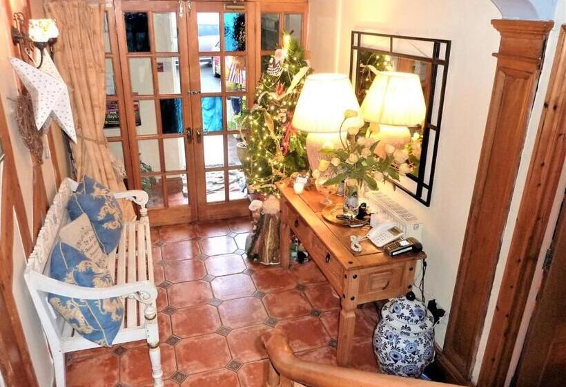 פנסיון The Suites At Ty Anne