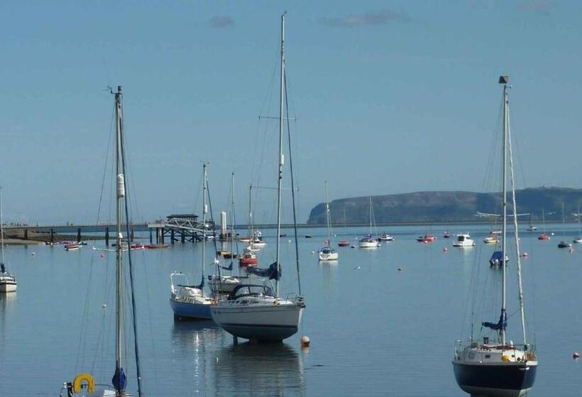 פנסיון The Suites At Ty Anne