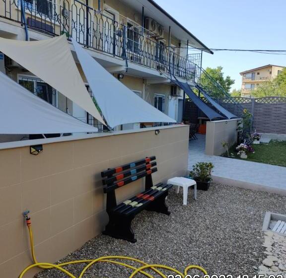 بنسيون Tourist Paradis Costinesti