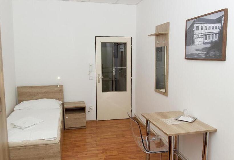 פנסיון U Heligonky