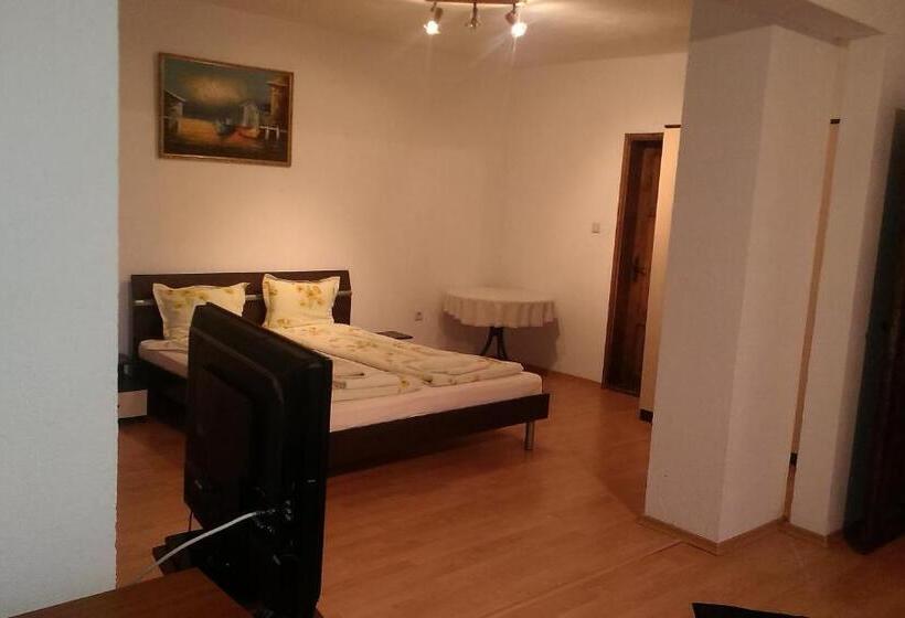 פנסיון Villa Nasco