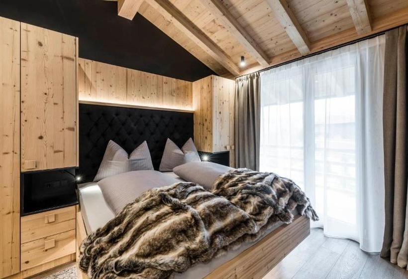 Presulis Hideaway Apartments & Restaurant