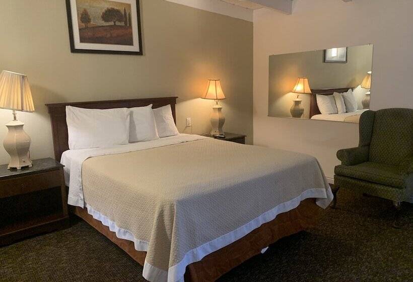 Ventura Beach House Motel