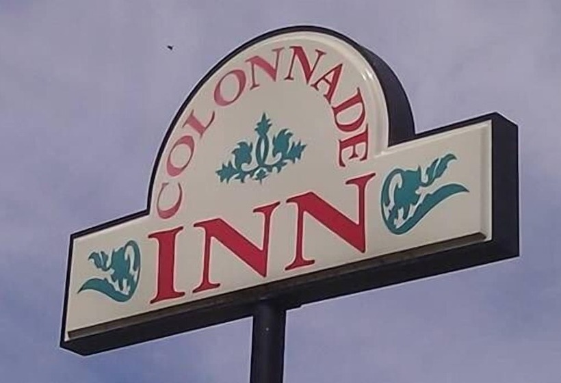 הוסטל Colonnade Inn