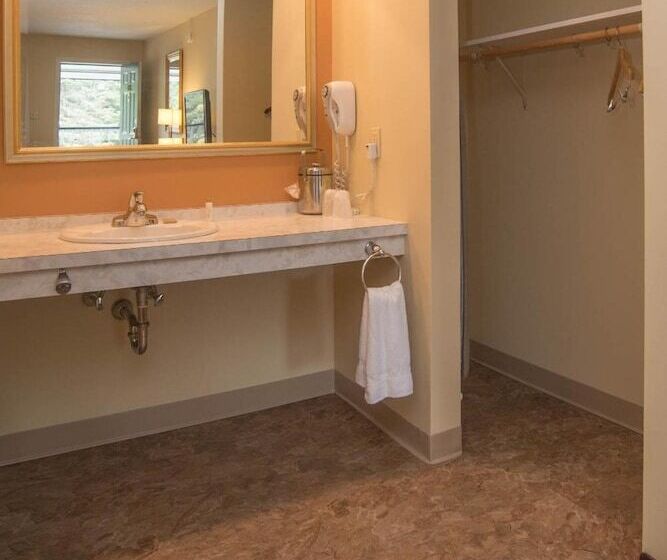 فندق صغير Colonnade Inn