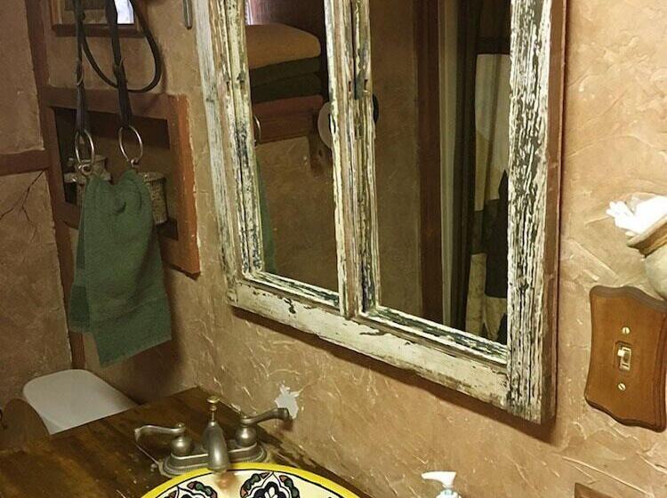 Общежитие Country Woods Inn