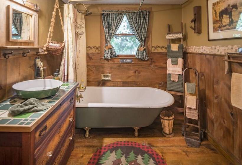 Общежитие Country Woods Inn