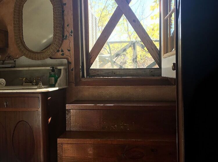 Общежитие Country Woods Inn