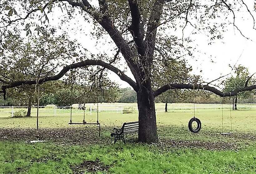 Общежитие Country Woods Inn