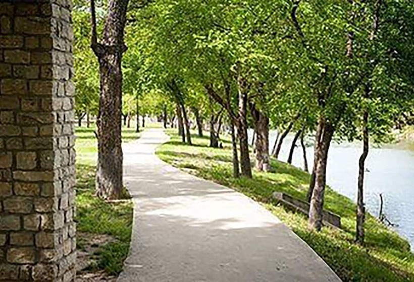 Общежитие Country Woods Inn