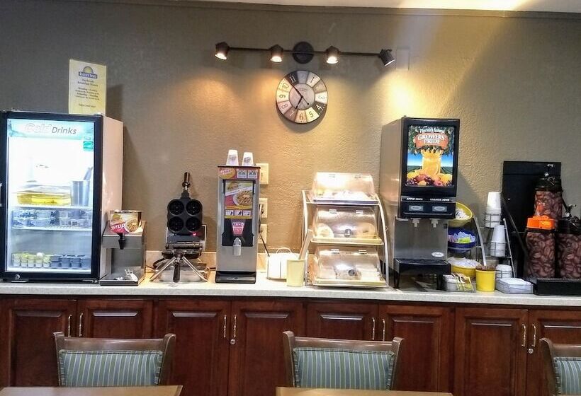 فندق صغير Days Inn By Wyndham Willmar