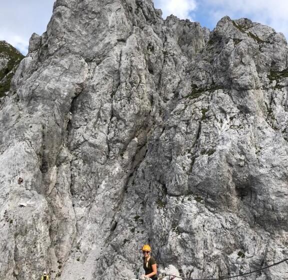 فندق صغير Gasthaus Zum Fuchs   Familie Andrä