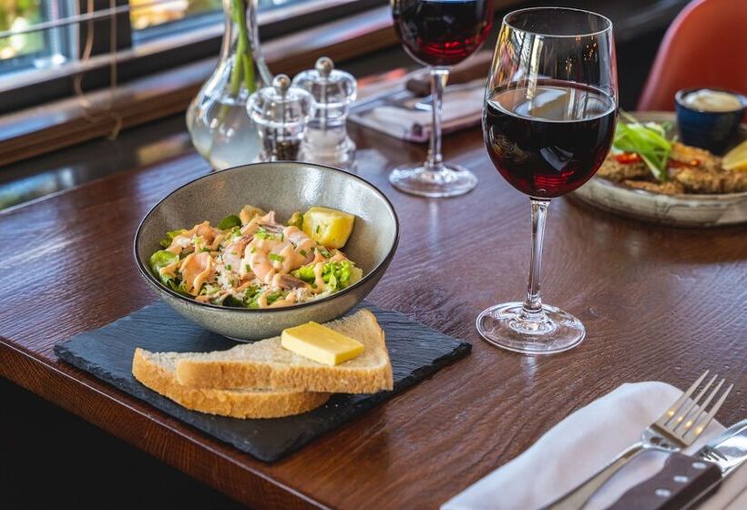 הוסטל Harper S Steakhouse With Rooms, Southampton Swanwick Marina