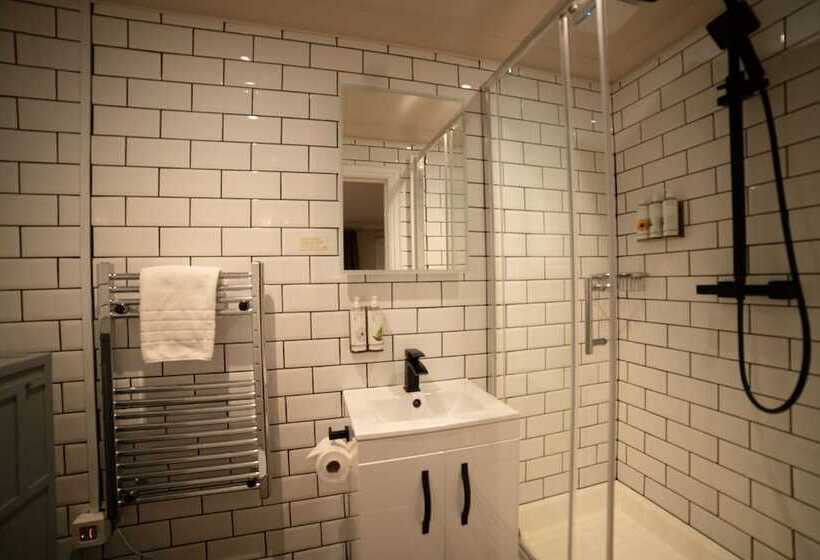 הוסטל Harper S Steakhouse With Rooms, Southampton Swanwick Marina