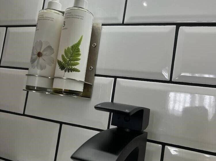 הוסטל Harper S Steakhouse With Rooms, Southampton Swanwick Marina