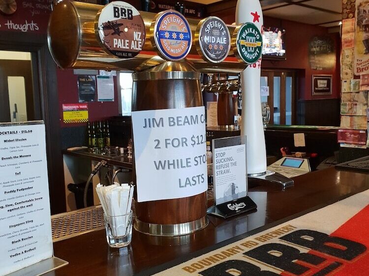 旅馆 Horse And Jockey Inn