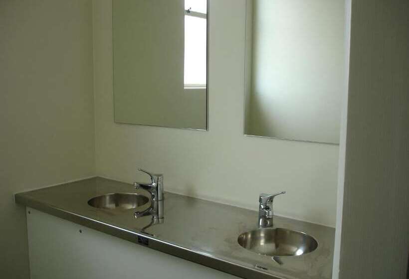 הוסטל Horse And Jockey Inn