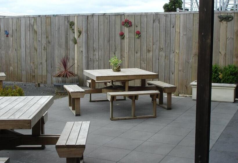 הוסטל Horse And Jockey Inn