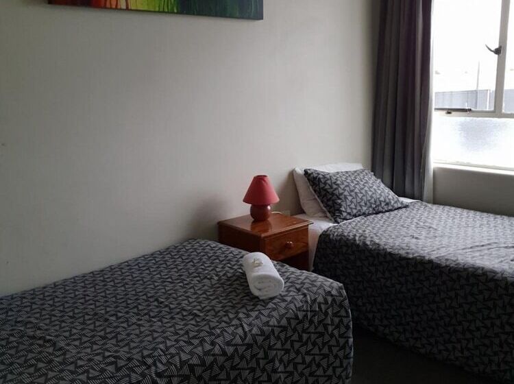 הוסטל Horse And Jockey Inn