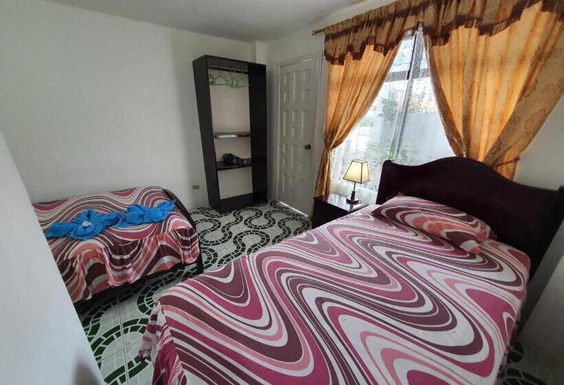 הוסטל Hostal Cerro Azul