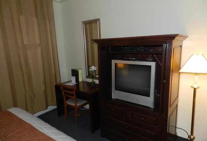 ユースホステル L'auberge De L'aeroport Inn