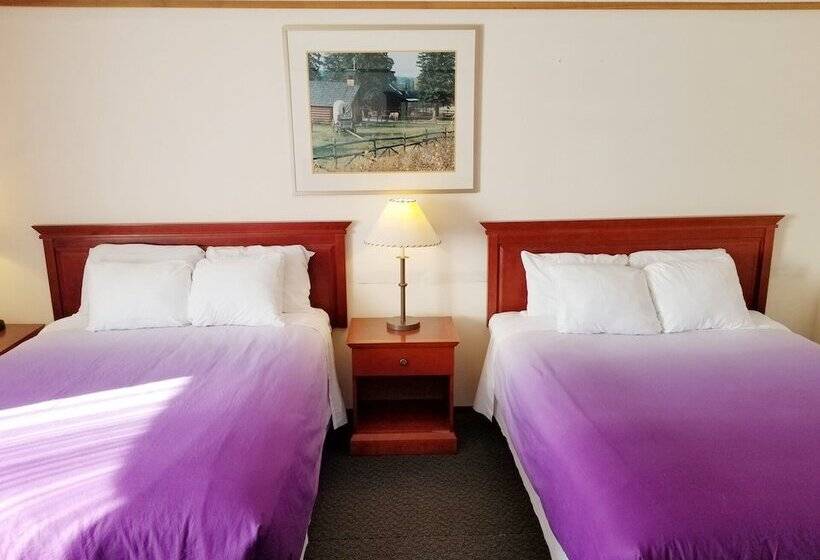 فندق صغير Moosomin Country Squire Inn