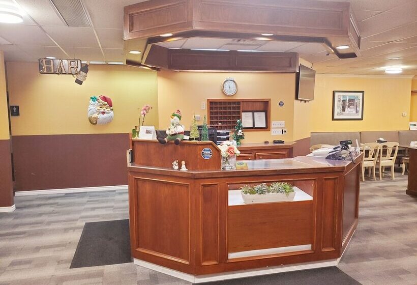 فندق صغير Moosomin Country Squire Inn