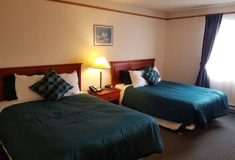 הוסטל Moosomin Country Squire Inn