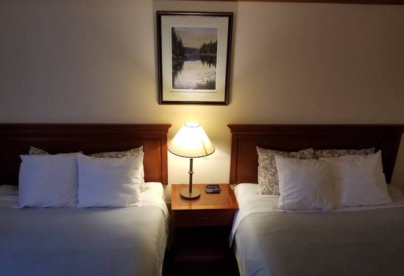 הוסטל Moosomin Country Squire Inn
