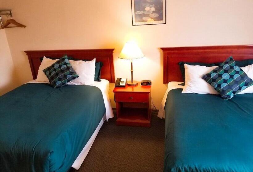 فندق صغير Moosomin Country Squire Inn