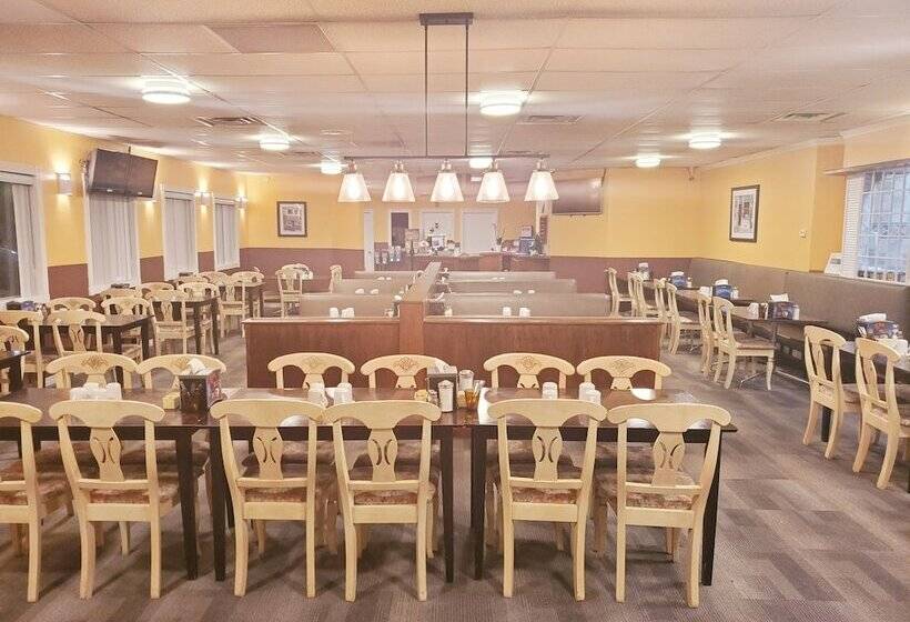 فندق صغير Moosomin Country Squire Inn