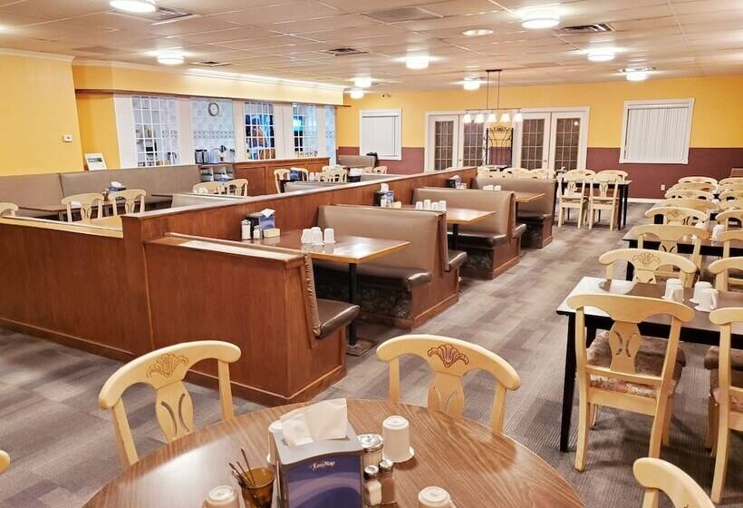 فندق صغير Moosomin Country Squire Inn