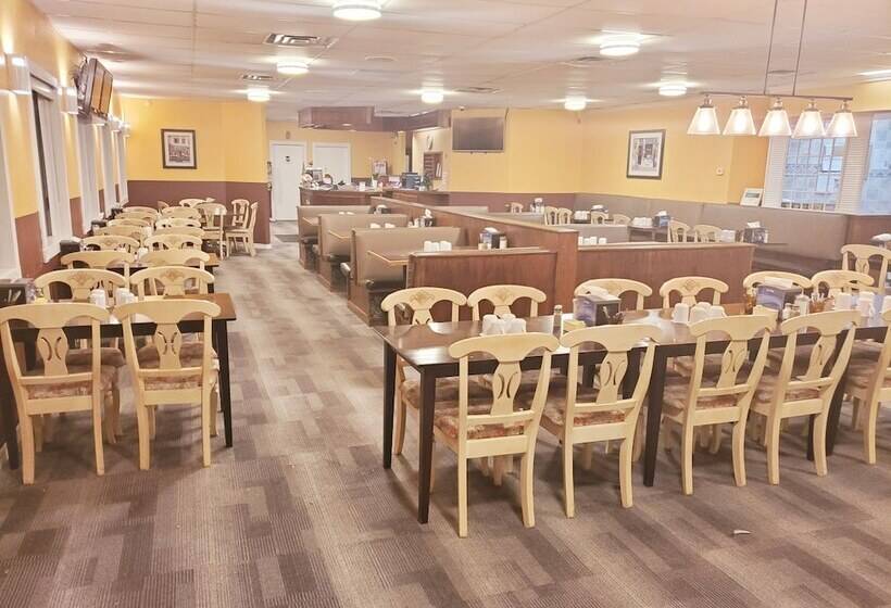 فندق صغير Moosomin Country Squire Inn