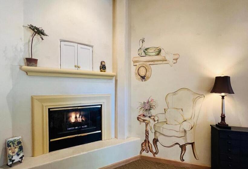 Общежитие Petit Logis Inn