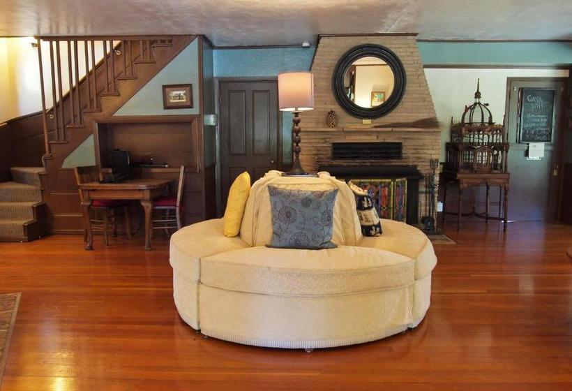 호스텔 Strawberry Creek Inn