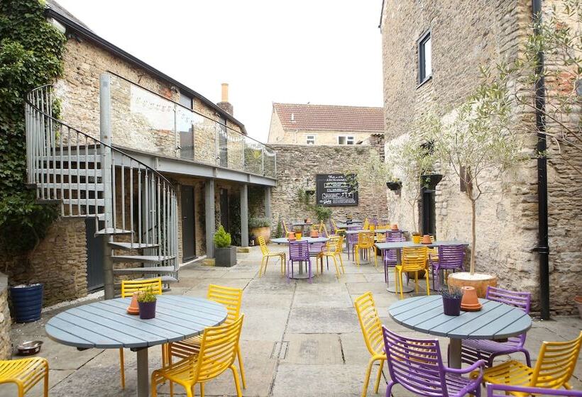 הוסטל The Archangel,restaurant & Bar With Rooms