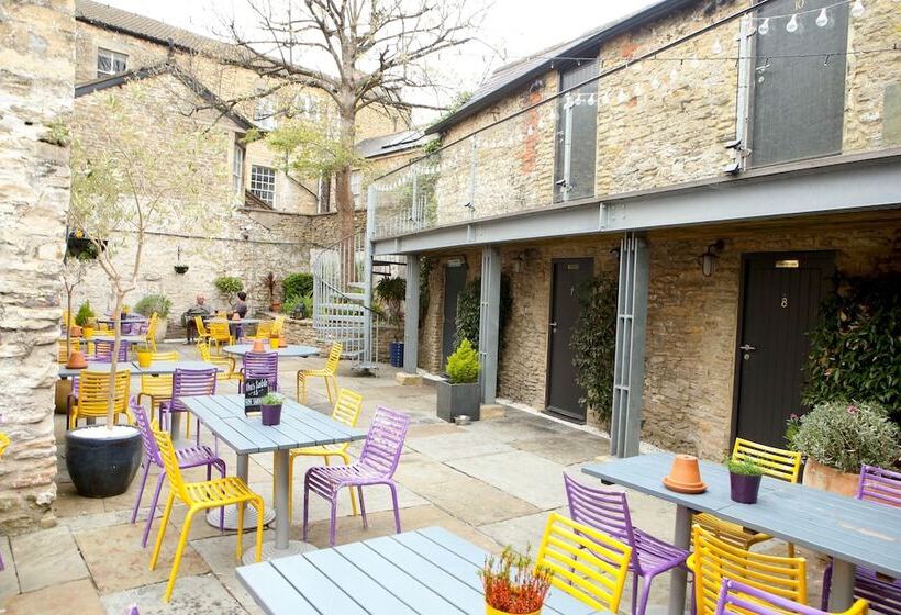 הוסטל The Archangel,restaurant & Bar With Rooms