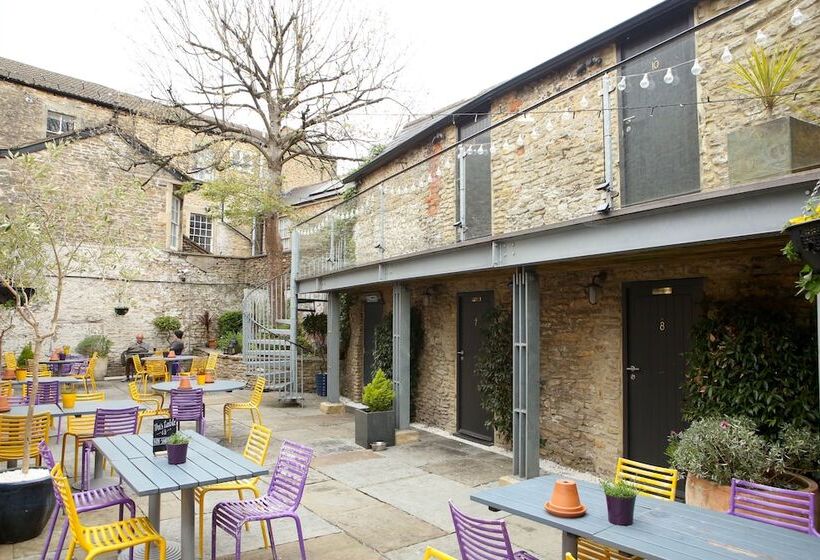 הוסטל The Archangel,restaurant & Bar With Rooms