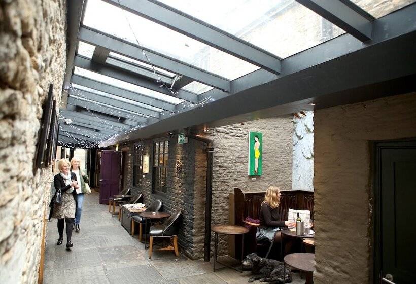 הוסטל The Archangel,restaurant & Bar With Rooms