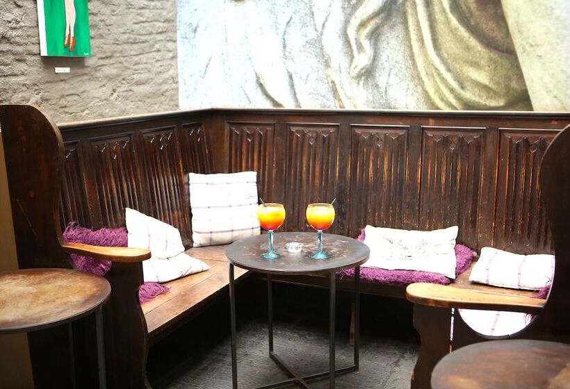 הוסטל The Archangel,restaurant & Bar With Rooms