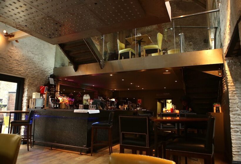 הוסטל The Archangel,restaurant & Bar With Rooms