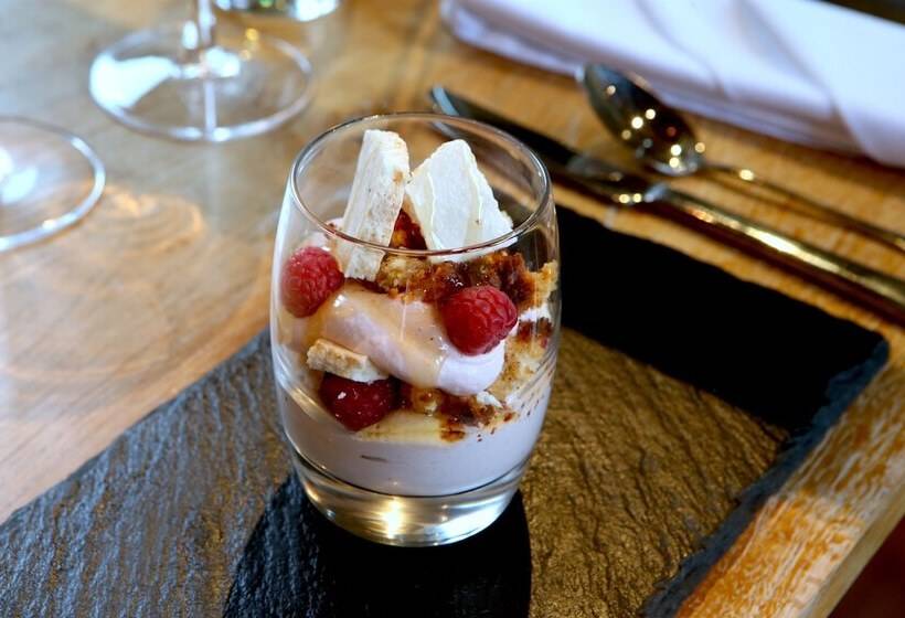 הוסטל The Archangel,restaurant & Bar With Rooms