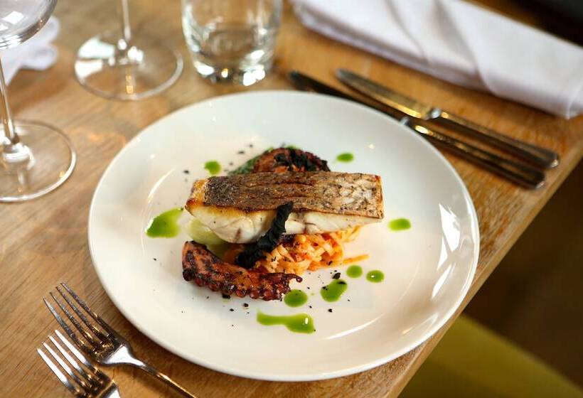 הוסטל The Archangel,restaurant & Bar With Rooms