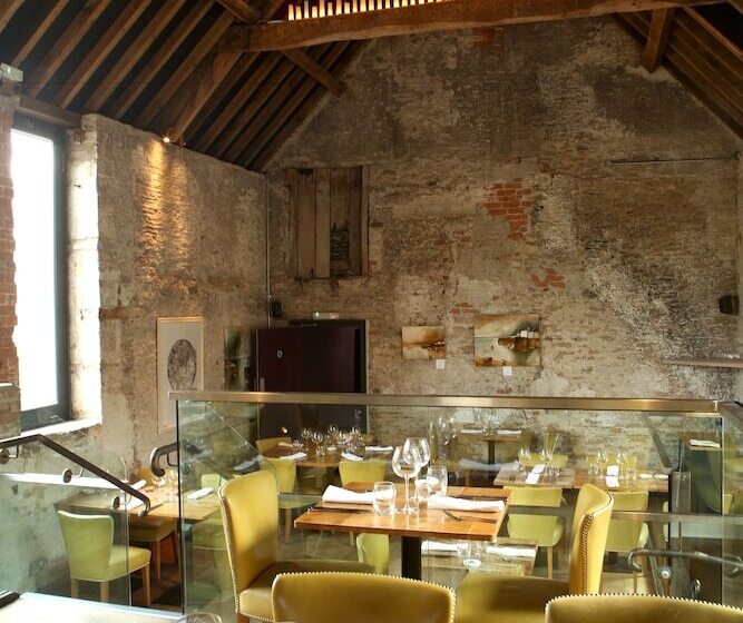 הוסטל The Archangel,restaurant & Bar With Rooms