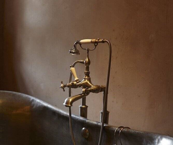 הוסטל The Archangel,restaurant & Bar With Rooms