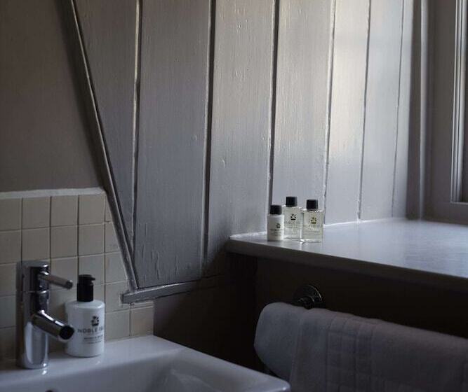 הוסטל The Archangel,restaurant & Bar With Rooms