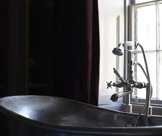 הוסטל The Archangel,restaurant & Bar With Rooms