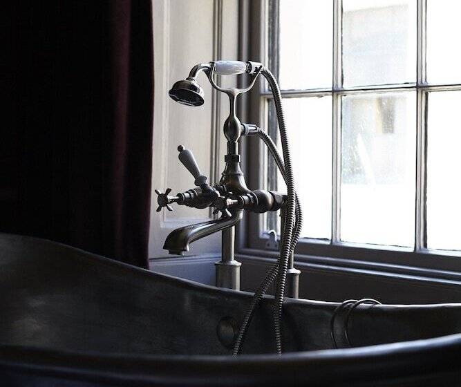 הוסטל The Archangel,restaurant & Bar With Rooms