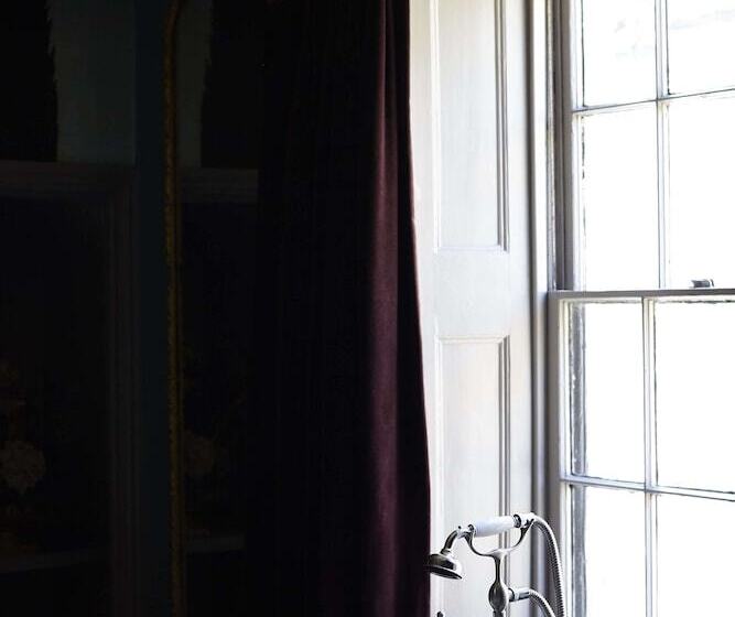 הוסטל The Archangel,restaurant & Bar With Rooms