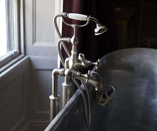 הוסטל The Archangel,restaurant & Bar With Rooms